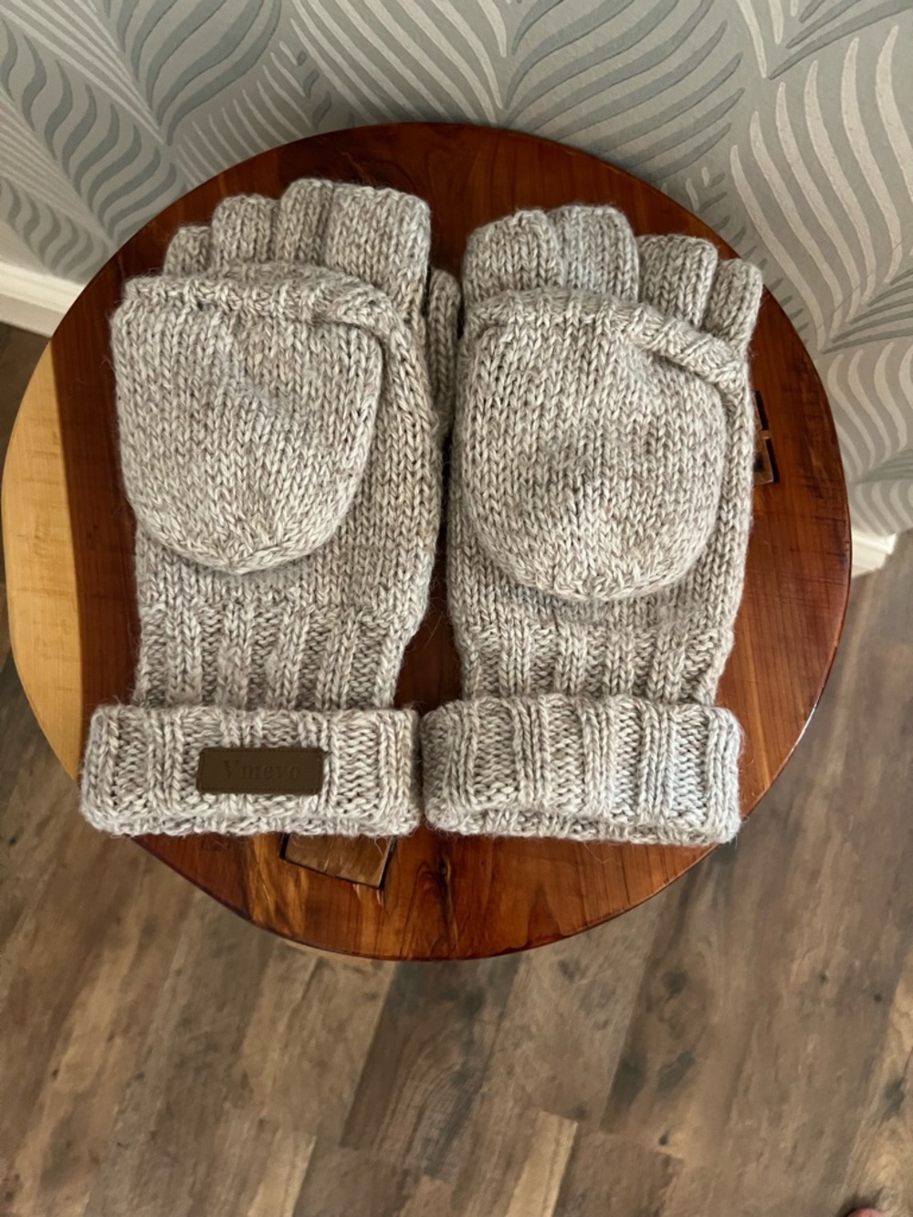 Amazon Convertible Knit Mittens in Light Gray